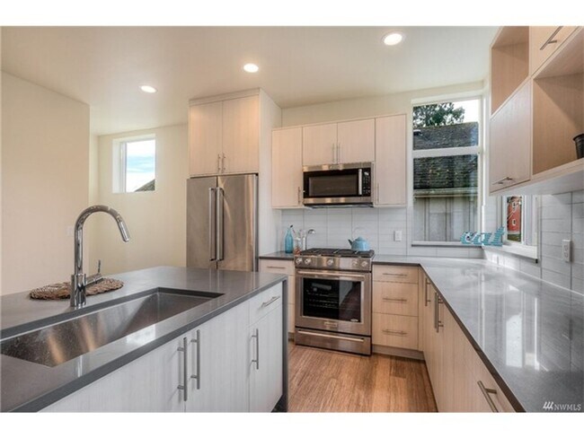 Building Photo - ar9035