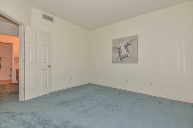 Building Photo - 5413 W Fallen Leaf Ln