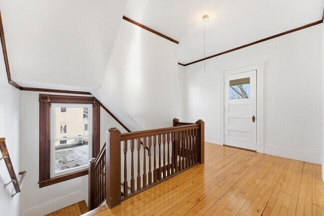 Building Photo - 33 North Blvd