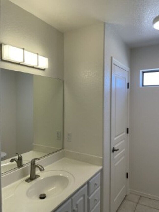 Building Photo - 583 Aloha Way