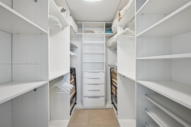 Building Photo - 2655 Collins Ave