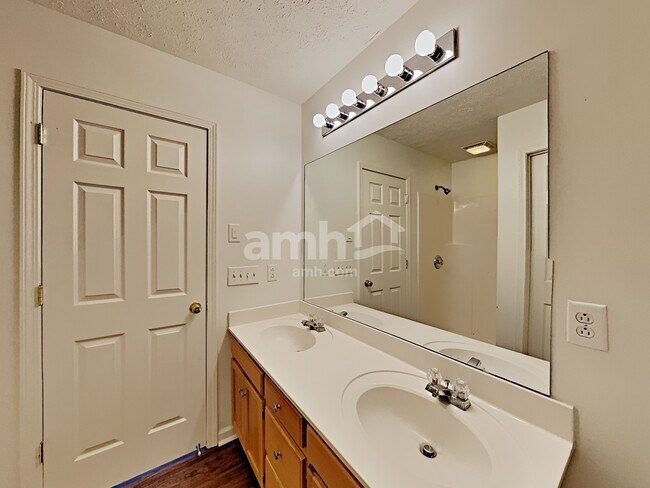 Building Photo - 800 Cainbrook Ct