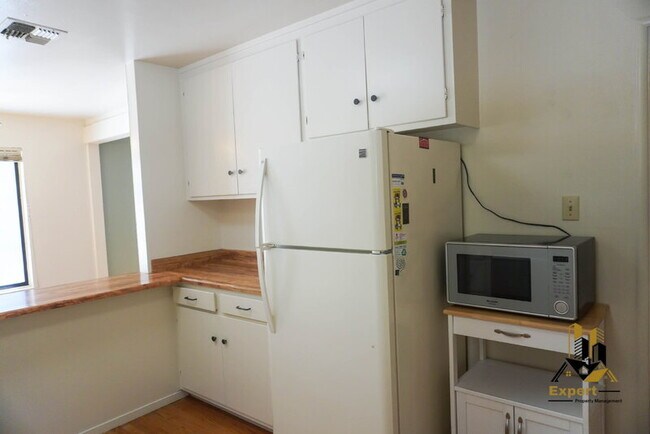 Building Photo - 7479 Skycrest Ct