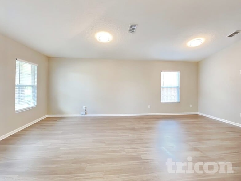 Building Photo - 621 Birchbark Trail