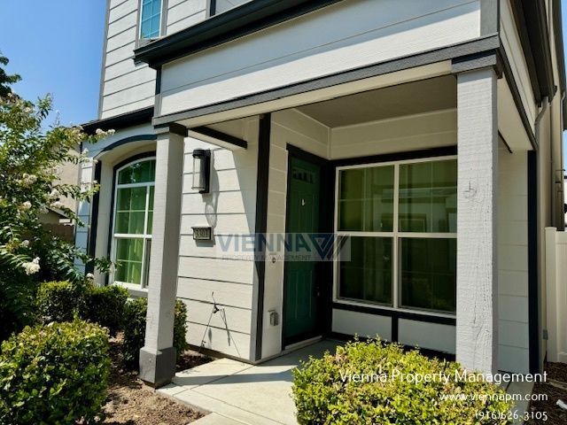 Building Photo - 3303 Hummingbird Ct