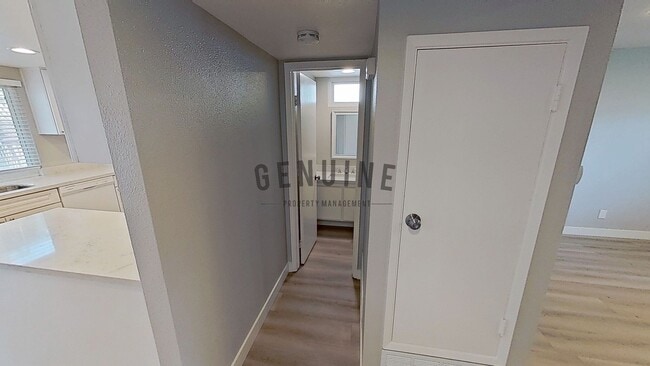 Building Photo - 10062 Los Coyotes Ct