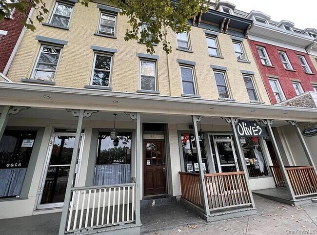 Building Photo - 118 Main St