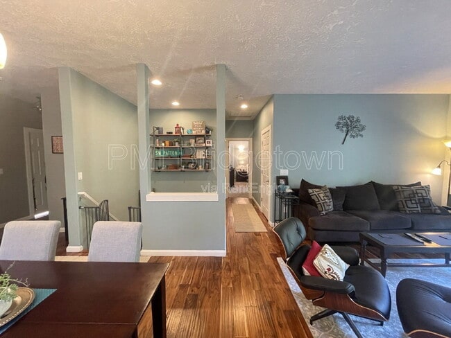 Building Photo - 1723 NW Wonderview Ave