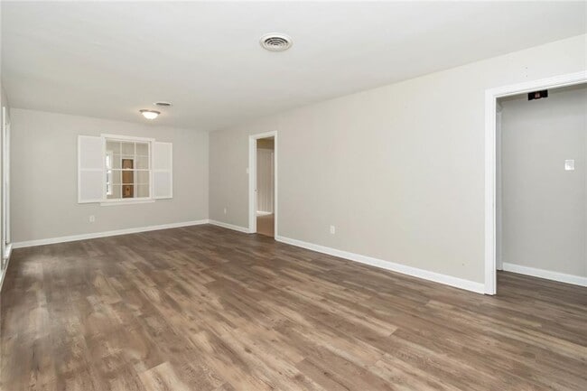 Building Photo - 5416 Hilltop Dr N