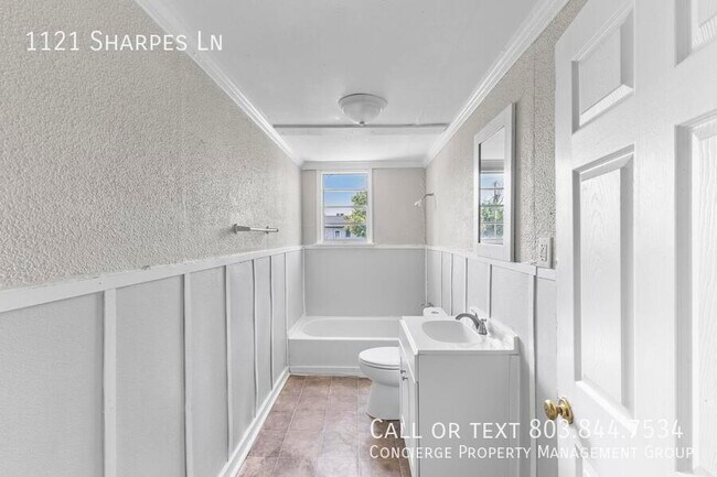 Building Photo - 1121 Sharpes Ln