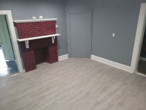 Building Photo - 603 Broad St