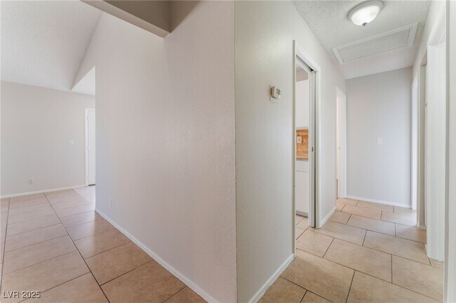 Building Photo - 5453 Requa Ave