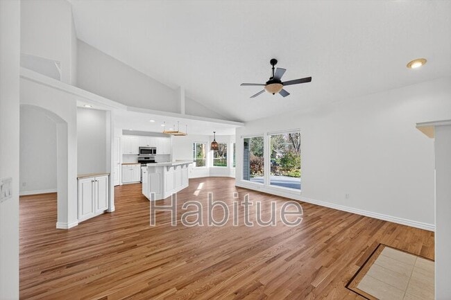 Building Photo - 393 E Trailside Dr