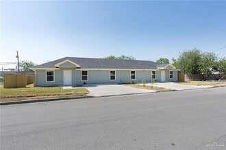 Building Photo - 30 N Texas Ave