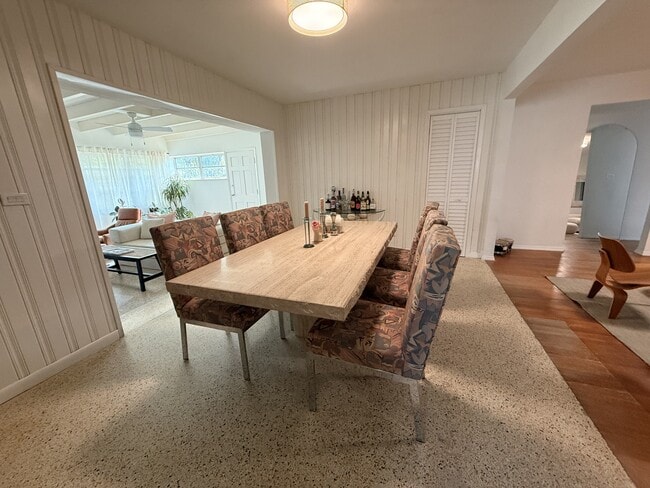 Building Photo - 2841 SW 33rd Ave