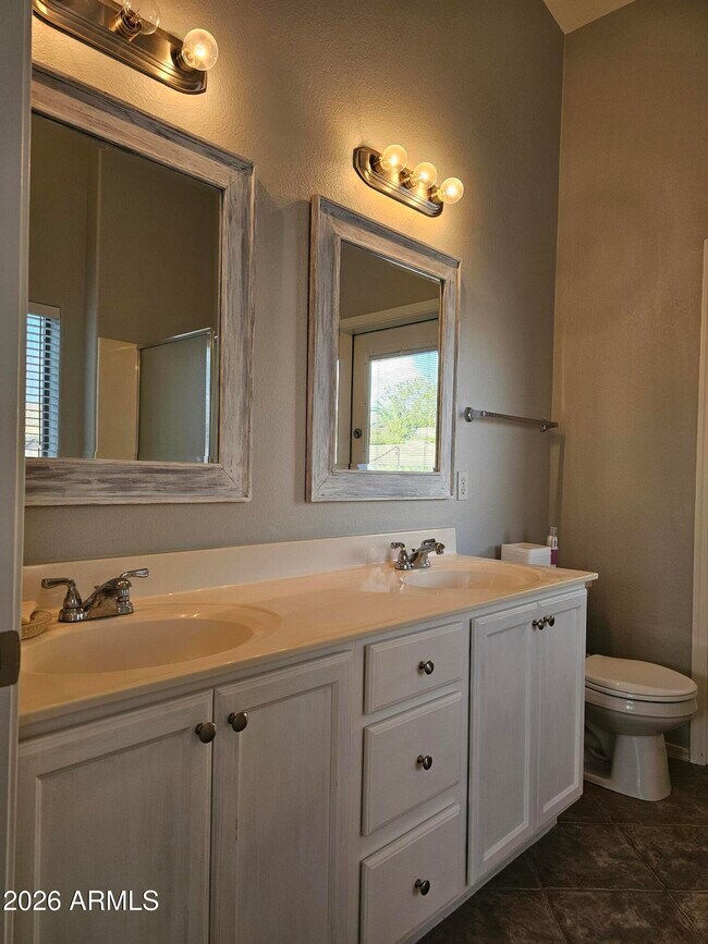 Building Photo - 1605 W Geronimo St