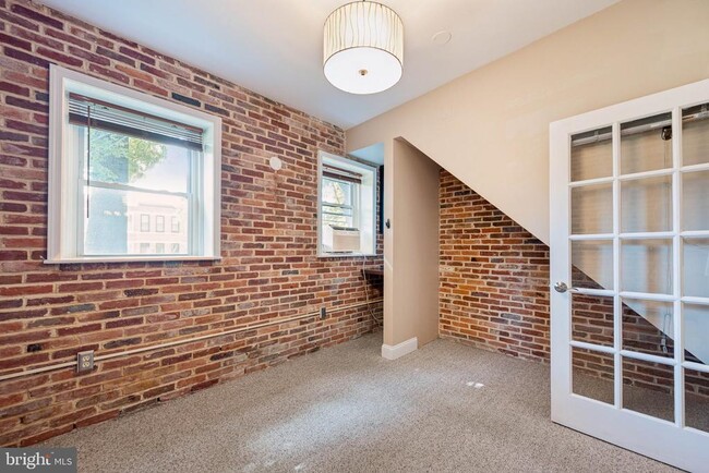 Building Photo - 1412 Light St
