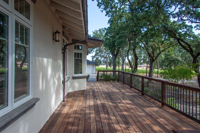 Building Photo - 2900 Alton Ln