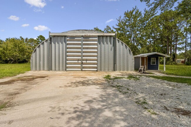 Building Photo - Cottage on 3 Acres with Massive Workshop & Storage
