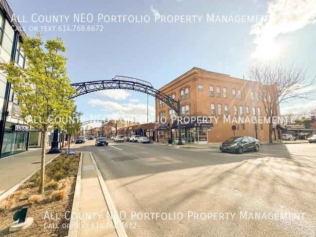 Building Photo - 1276 N High St