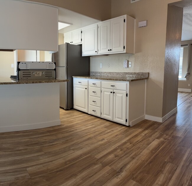 Building Photo - 5527 Carousel Dr