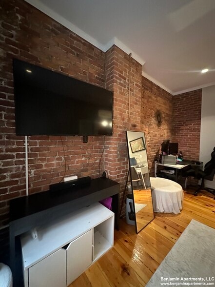 Building Photo - 17 Garrison St