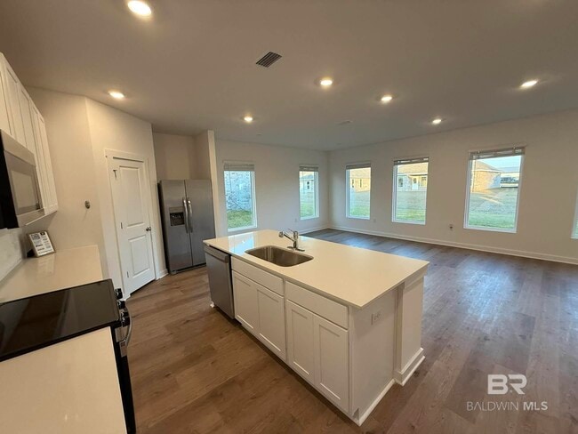 Building Photo - 19293 Maple Crest Loop