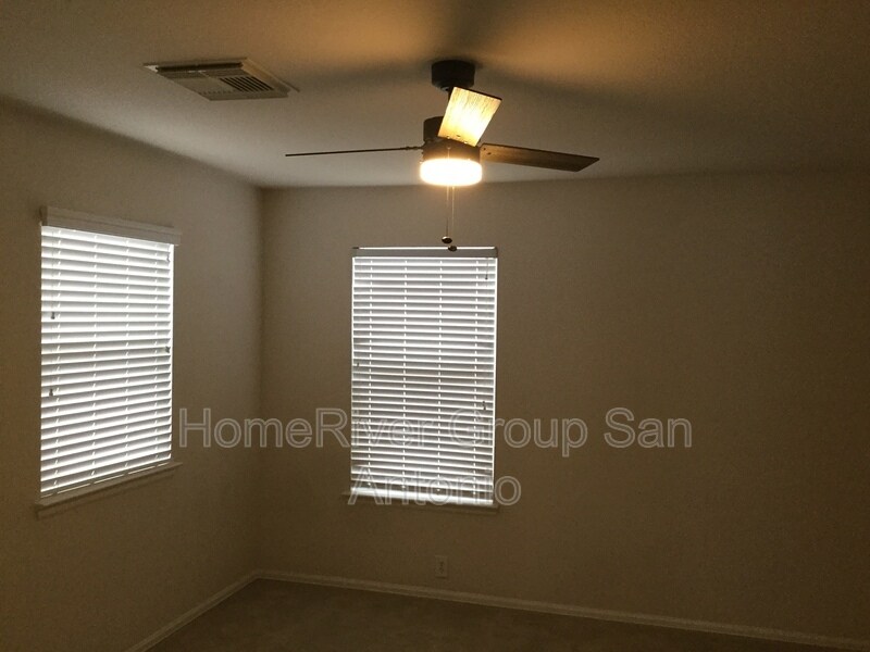 Building Photo - 802 Amber Knoll