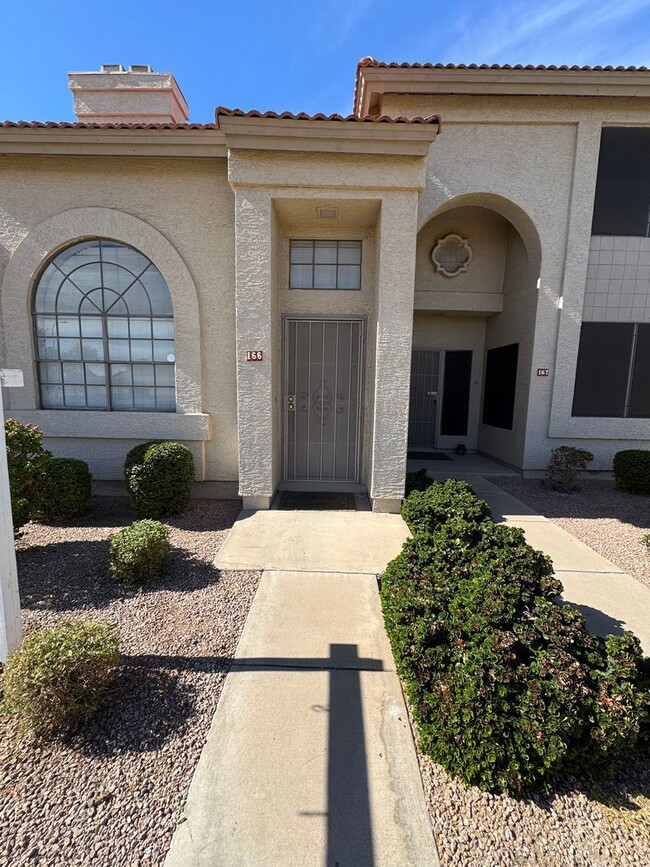 Primary Photo - Chandler Townhome for rent!