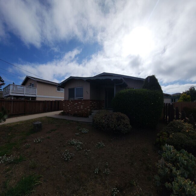 Building Photo - 550 Piney Way