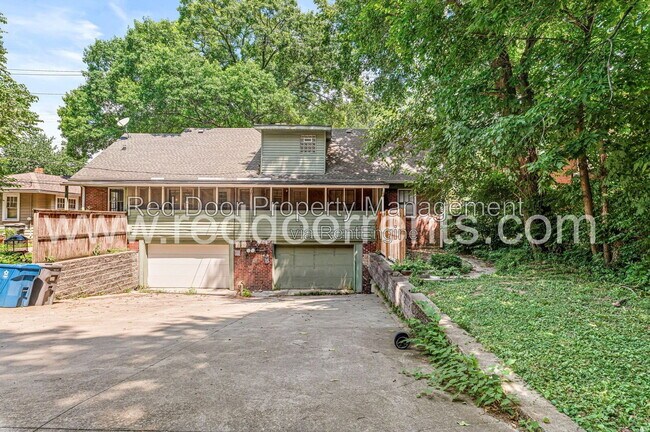 Building Photo - 129 E 49th St