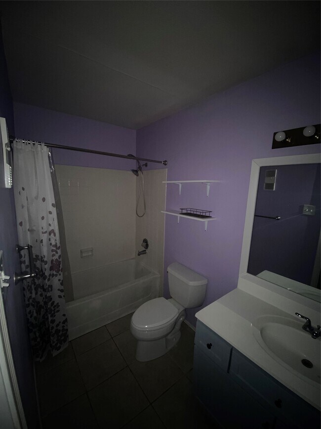 Building Photo - 10811 Richmond Ave.