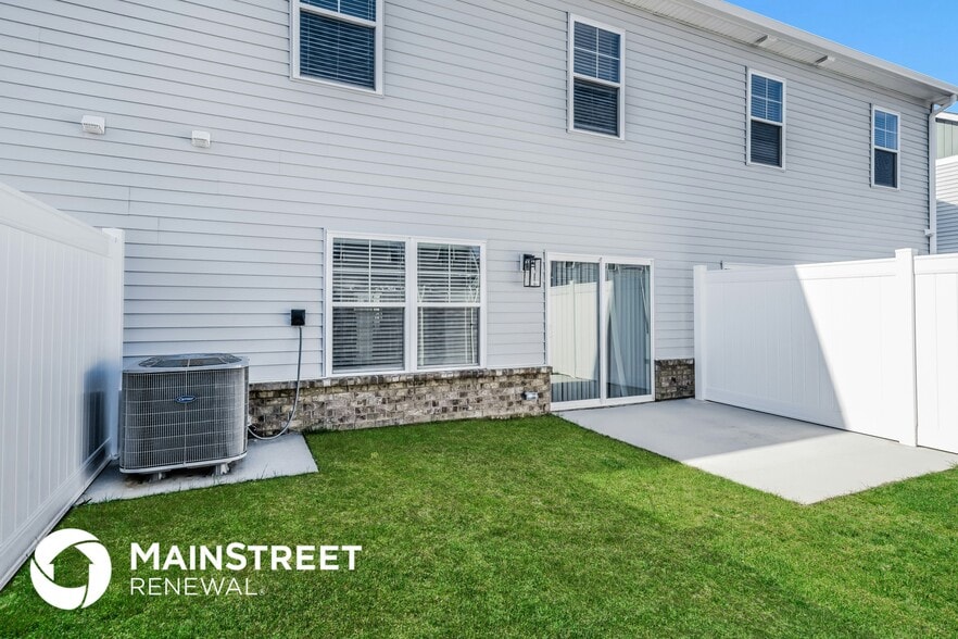 Building Photo - 2063 N Sarah Dr