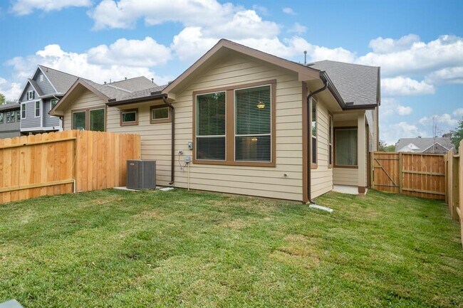 Building Photo - 529 Longleaf Pine Dr