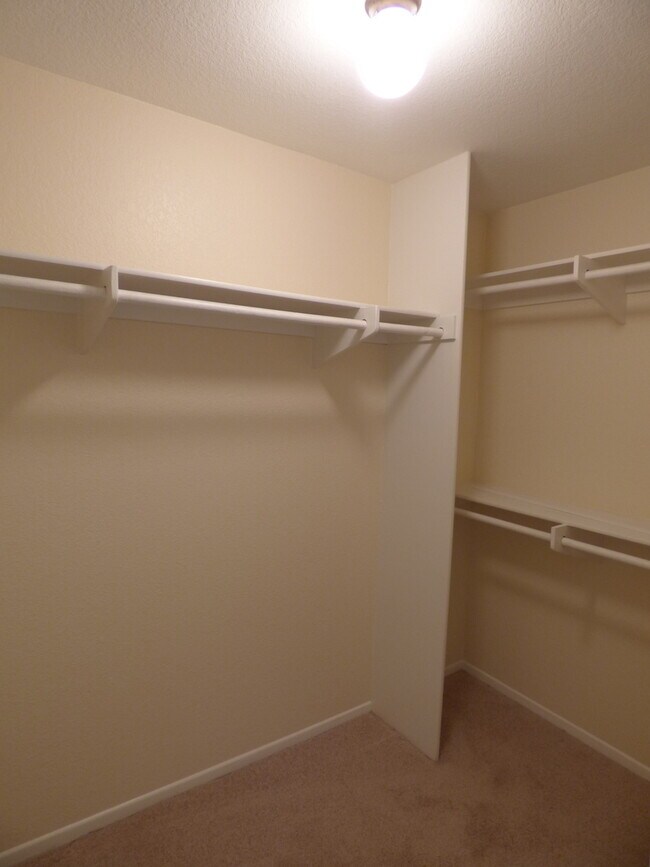 Building Photo - Spacious 2 Bedroom 2 Bath Condo in Bankers...