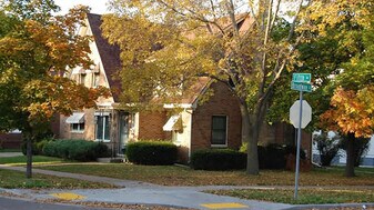 Building Photo - 418 5th Ave