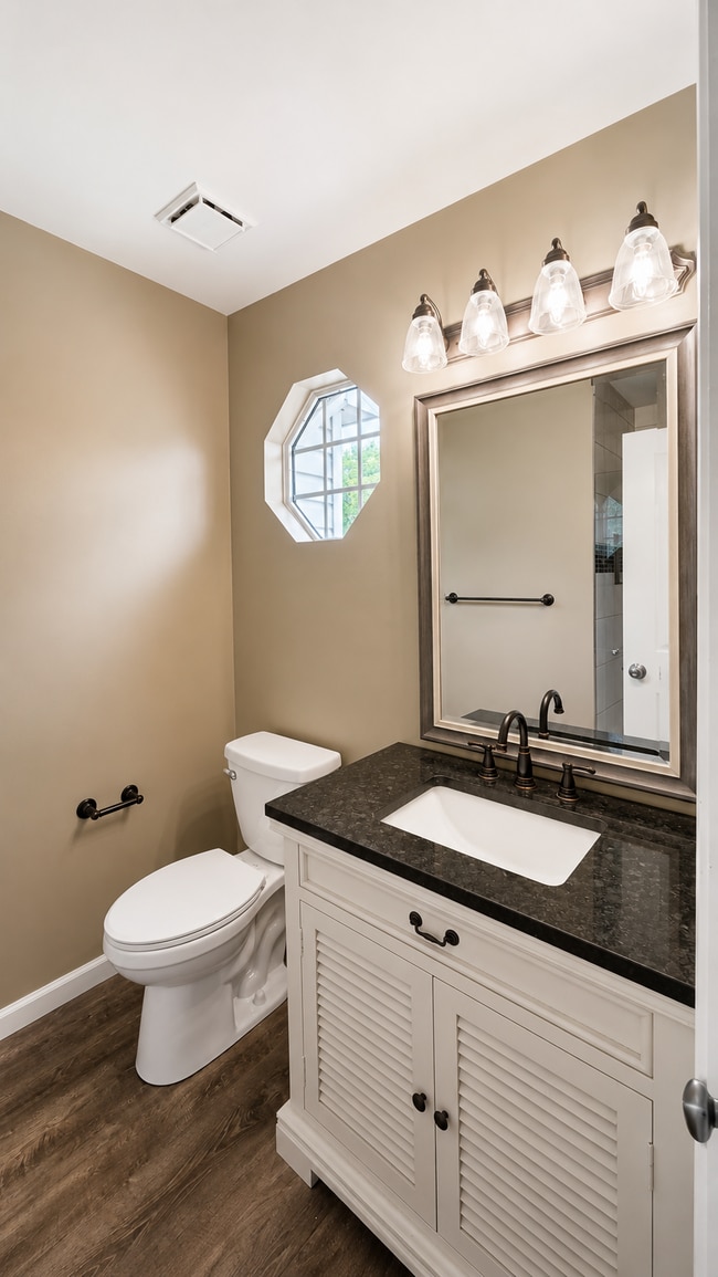 Building Photo - 3107 Glastonbury Dr