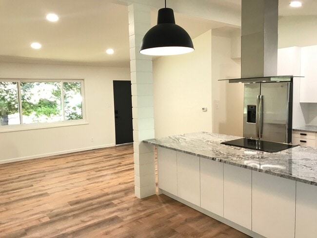 Building Photo - 4 Bed 2 Bath Home in South Boulder!