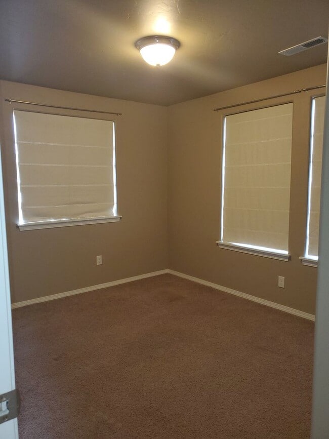 Building Photo - Charming and conveniently located in Nampa 3 bedroom, 2 bath home