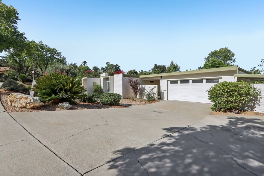 Building Photo - 1184 Lyndhurst Dr