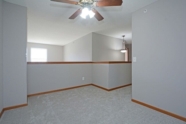 Building Photo - Beautiful 2-Bedroom 3-Bathroom Townhouse in Plymouth!