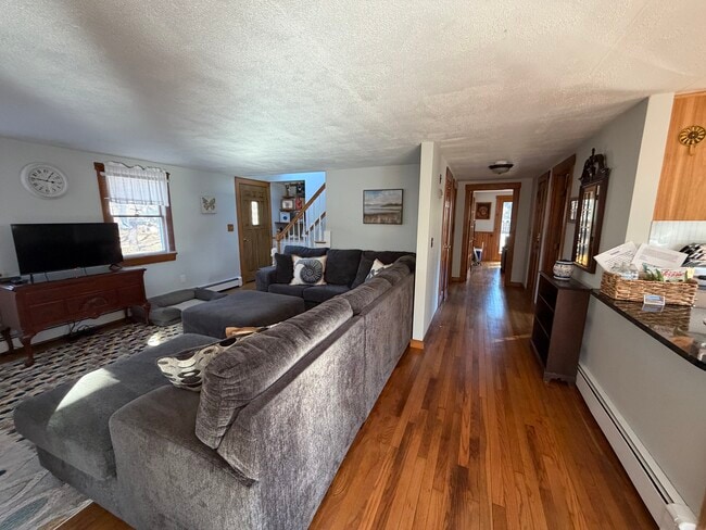 Building Photo - 10 Avery Ave