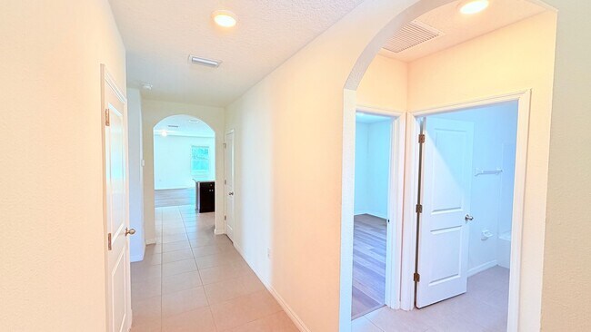 Building Photo - Available now! Amazing 4 Bedroom, 2 Bathroom Home in Wildwood!!