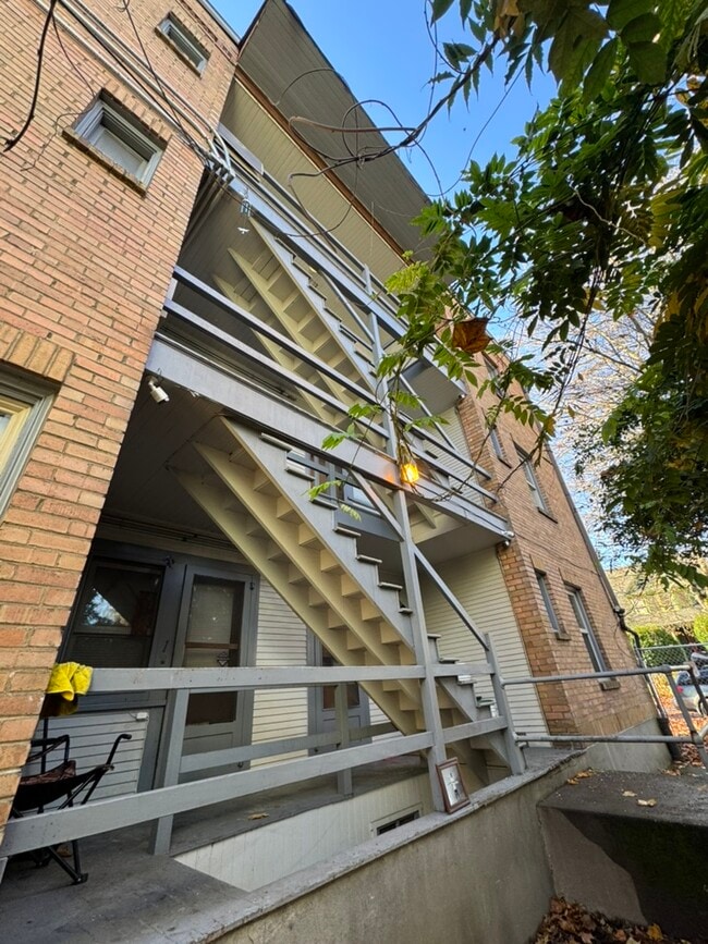 Building Photo - Stephens Properties 1325