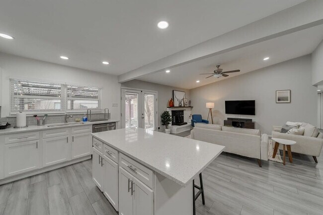 Building Photo - 2922 Clover Valley Dr