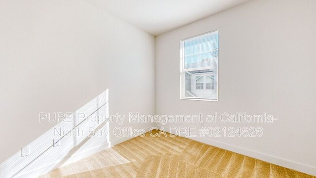 Building Photo - 221 Gambrel Cir