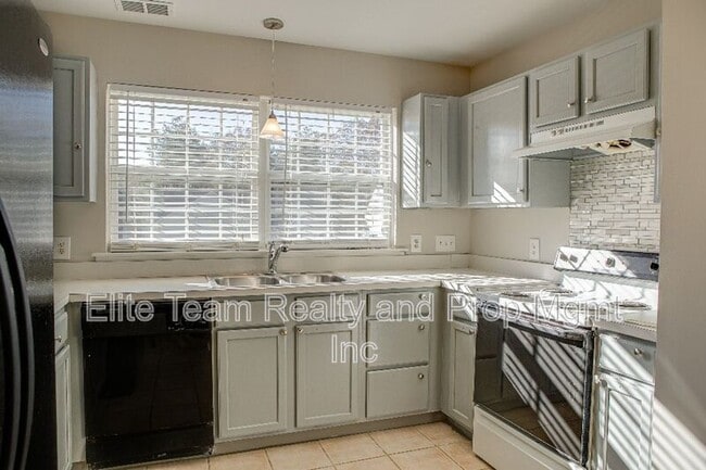 Building Photo - 2132 Mallard Woods Pl