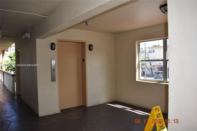 Building Photo - 11855 NE 19th Dr