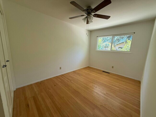 Building Photo - 2313 Clemson Dr
