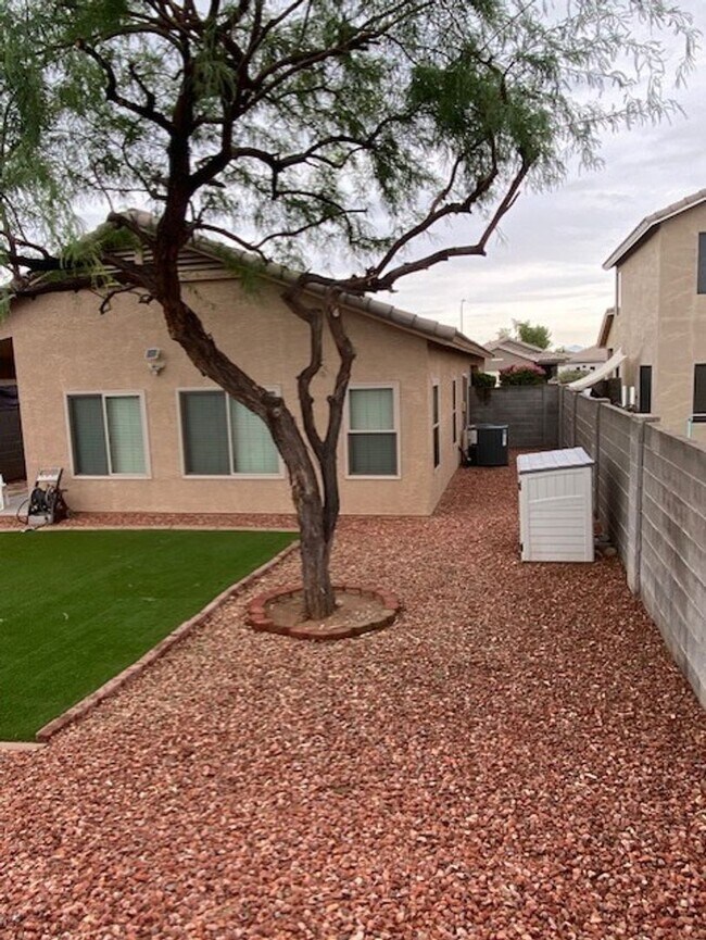 Building Photo - Beautiful 3-Bedroom Home with Vaulted Ceilings & Private Fenced Yard
